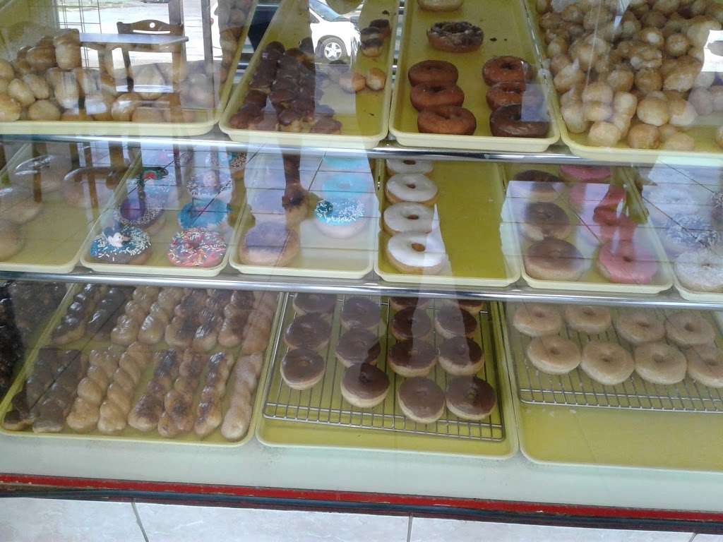 Lancaster Donuts | 630 W Pleasant Run Rd # 148, Lancaster, TX 75146, USA | Phone: (972) 218-1945