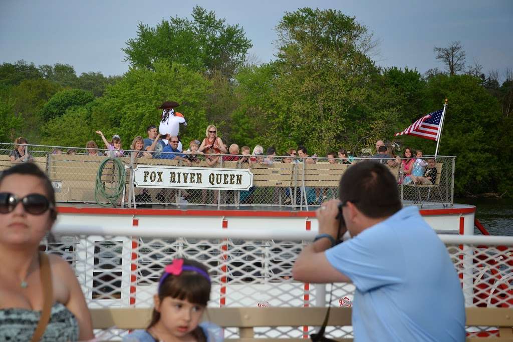 St. Charles Paddlewheel Riverboat | 2 North Ave, St. Charles, IL 60174 | Phone: (630) 584-2334