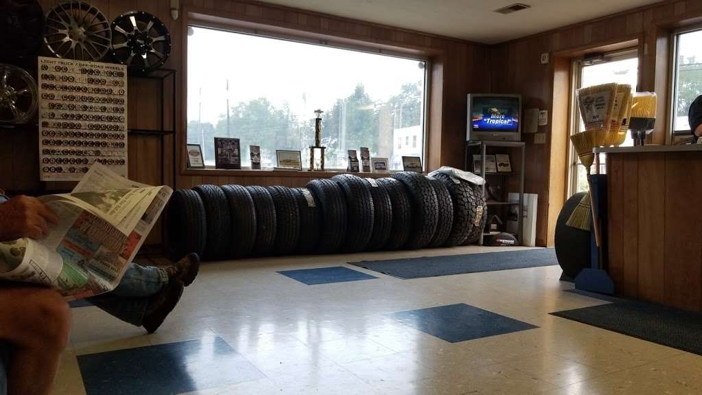 Bobs Tire Services | 812 E Moler Ave, Martinsburg, WV 25404 | Phone: (304) 267-2797