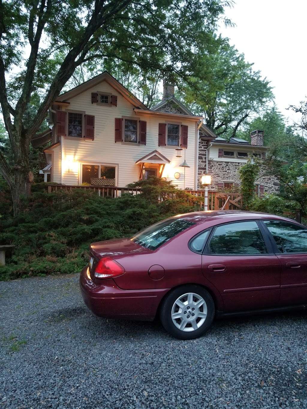 FROG HOLLOW FARM BED & BREAKFAST | 401 Frogtown Rd, Kintnersville, PA 18930, USA | Phone: (610) 847-3764