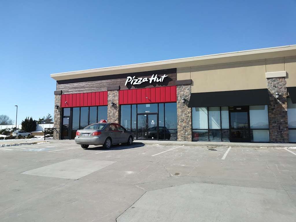 Pizza Hut | 1613 E Peoria St, Paola, KS 66071, USA | Phone: (913) 294-4422