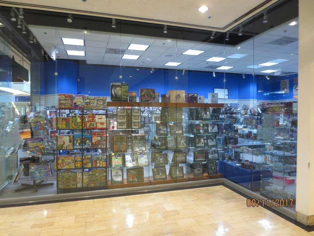 Gamers World - Water Tower Place | 835 N Michigan Ave, Chicago, IL 60611, USA | Phone: (312) 202-0565