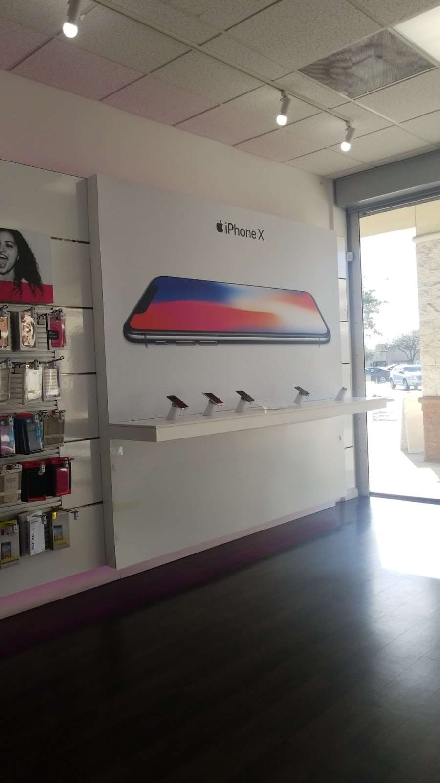 T-Mobile | 5215 S John Young Pkwy, Orlando, FL 32839, USA | Phone: (407) 857-2814