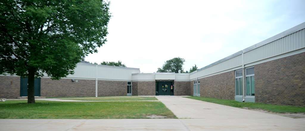 College Park Elementary School | 5701 W College Ave, Greendale, WI 53129, USA | Phone: (414) 423-2850