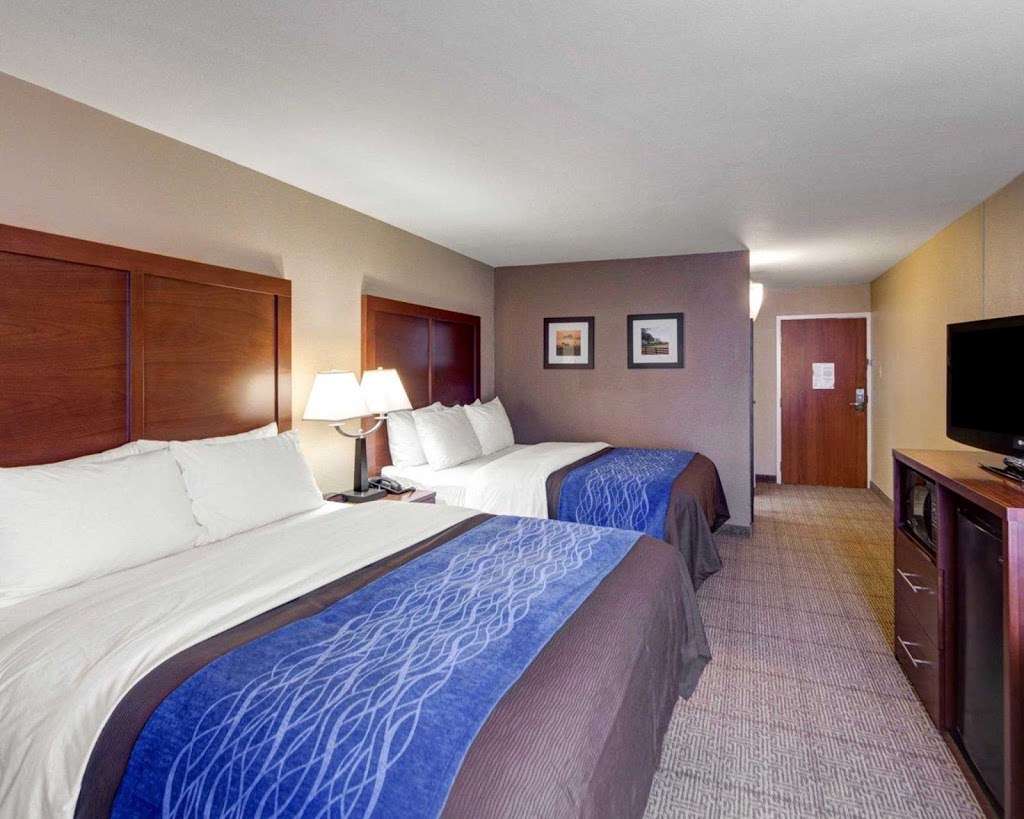 Comfort Inn & Suites Plano East | 700 Central Pkwy E, Plano, TX 75074, USA | Phone: (972) 881-1881