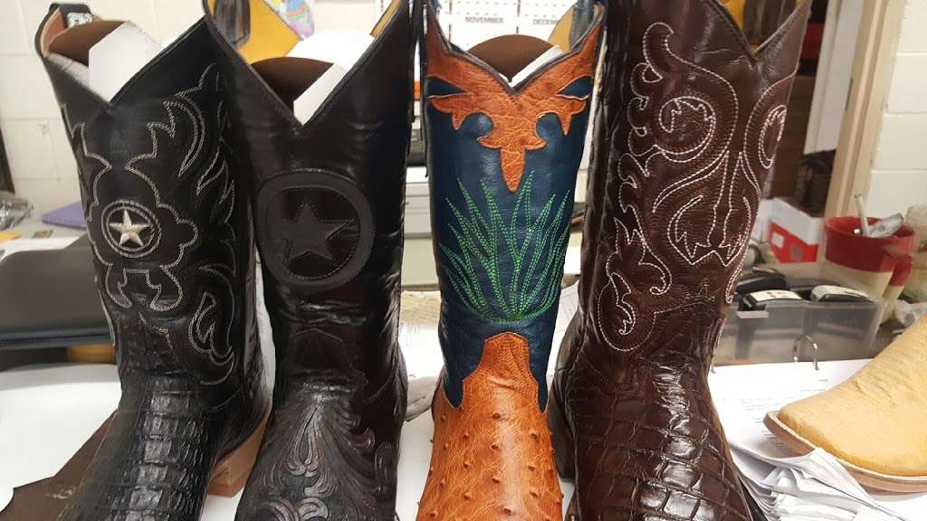 La Herradura Western Wear | Inside White Elephant Flea Market, 15660 East Fwy, Channelview, TX 77530, USA | Phone: (713) 505-2416