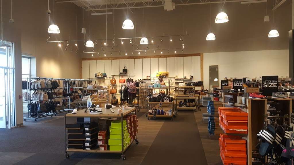 DSW Designer Shoe Warehouse | 7 Mystic View Rd D1, Everett, MA 02149 | Phone: (617) 487-7126