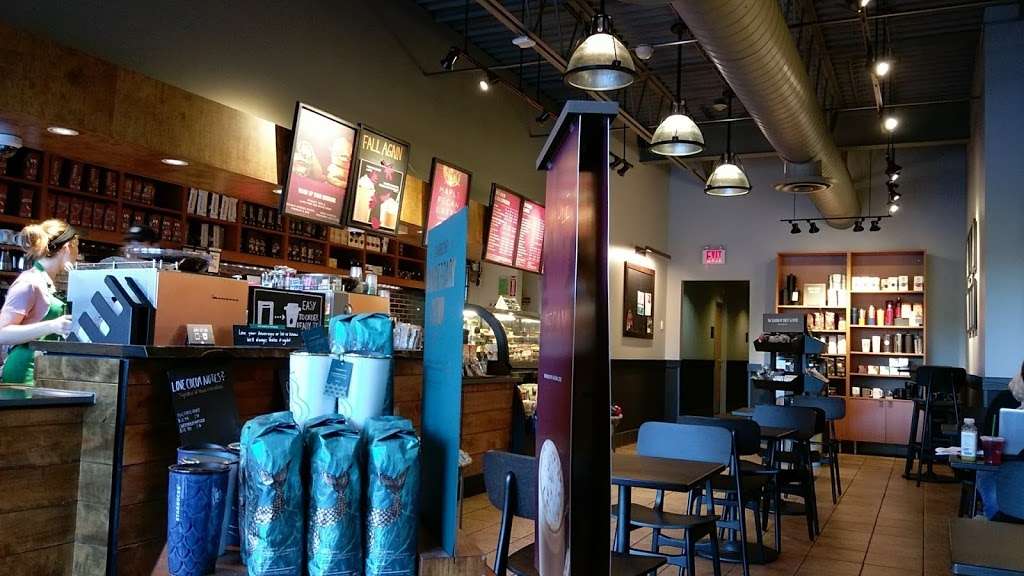 Starbucks | 132 Federal Rd, Danbury, CT 06811, USA | Phone: (203) 748-0733