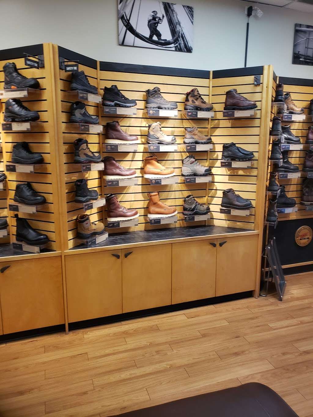 Red Wing | 3307 W Magnolia Blvd, Burbank, CA 91505, USA | Phone: (818) 842-4910