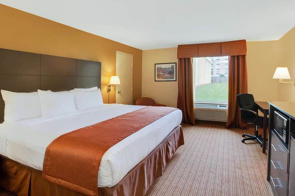 Baymont by Wyndham Charlotte-Airport Coliseum | 3101 Scott Futrell Dr, Charlotte, NC 28208, USA | Phone: (704) 533-9441