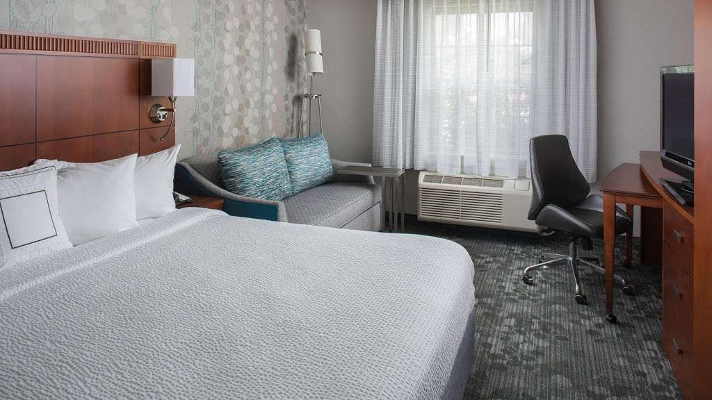 Courtyard by Marriott Boston Lowell/Chelmsford | 30 Industrial Ave E, Lowell, MA 01852, USA | Phone: (978) 458-7575