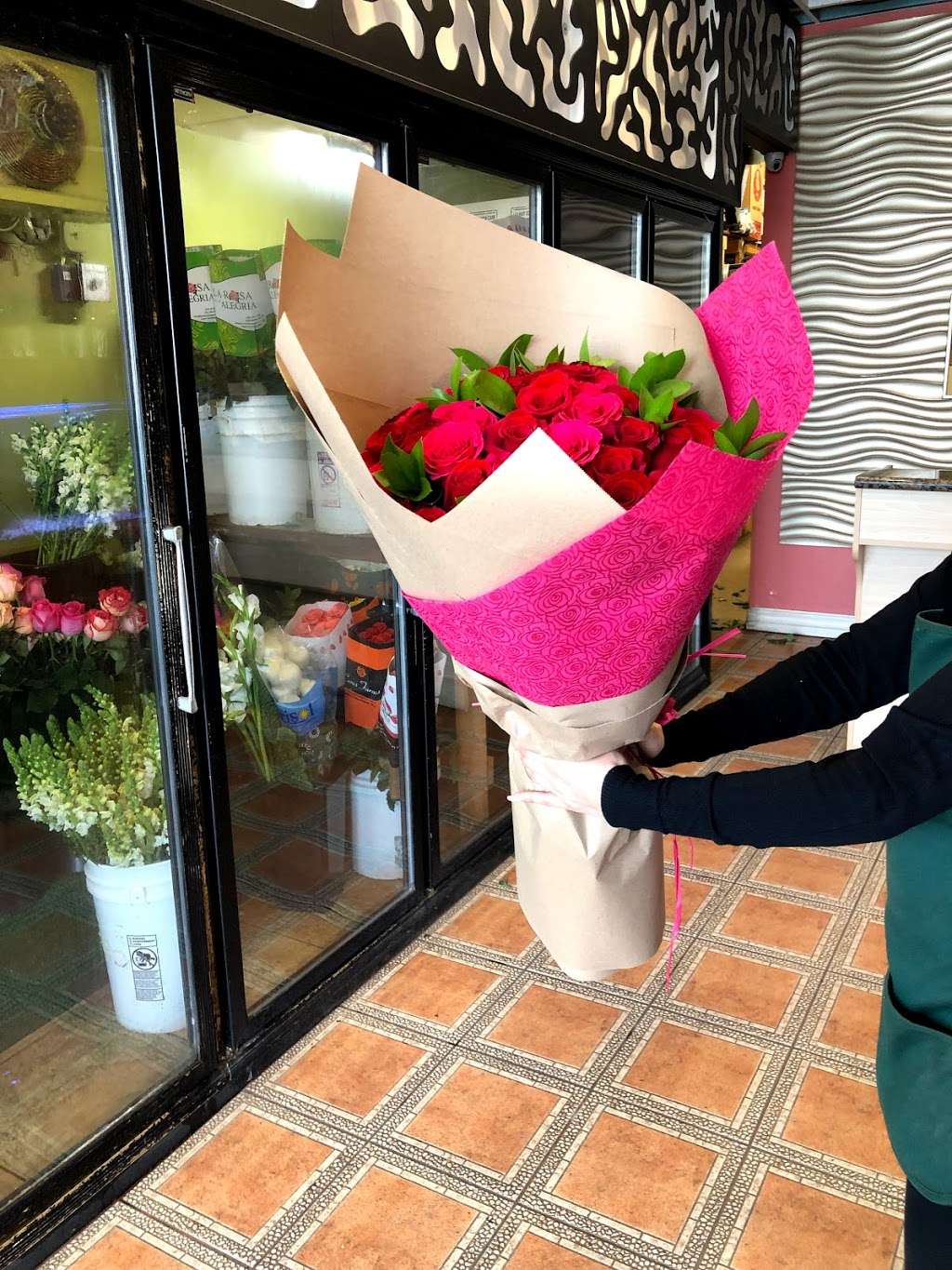 Mariams Flowers | 13320 Vanowen St, Van Nuys, CA 91405 | Phone: (818) 503-3000