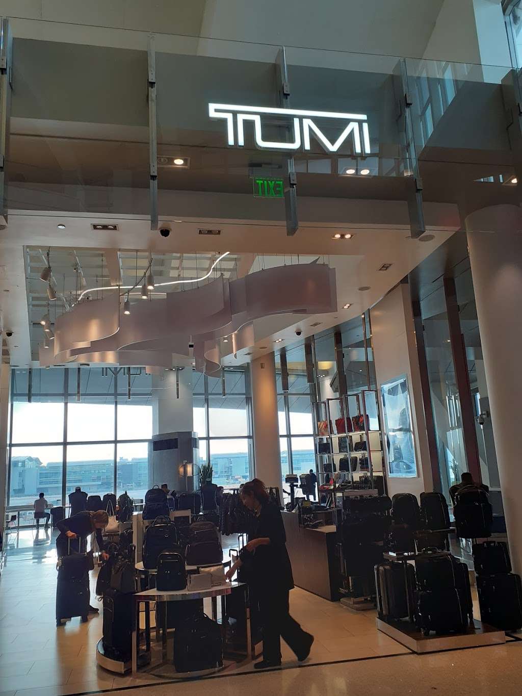 TUMI Store - Los Angeles International Airport | Near gate, Tom Bradley International Terminal, 300 World Way #130, Los Angeles, CA 90045, USA | Phone: (424) 800-2315