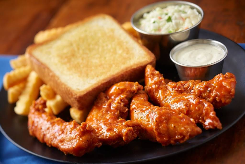 Zaxbys Chicken Fingers & Buffalo Wings | 2111 Pyramids Village Blvd, Greensboro, NC 27405, USA | Phone: (336) 375-4500