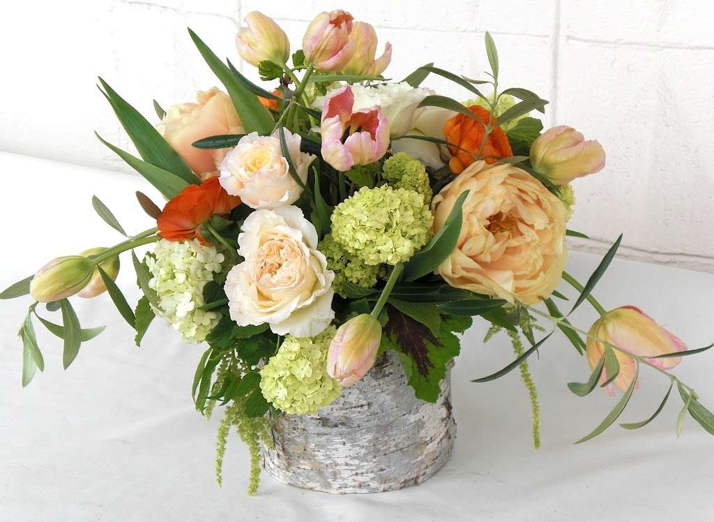 Floral Designs by Daves Flowers | 4738 Hollywood Blvd, Los Angeles, CA 90027, USA | Phone: (323) 666-4391