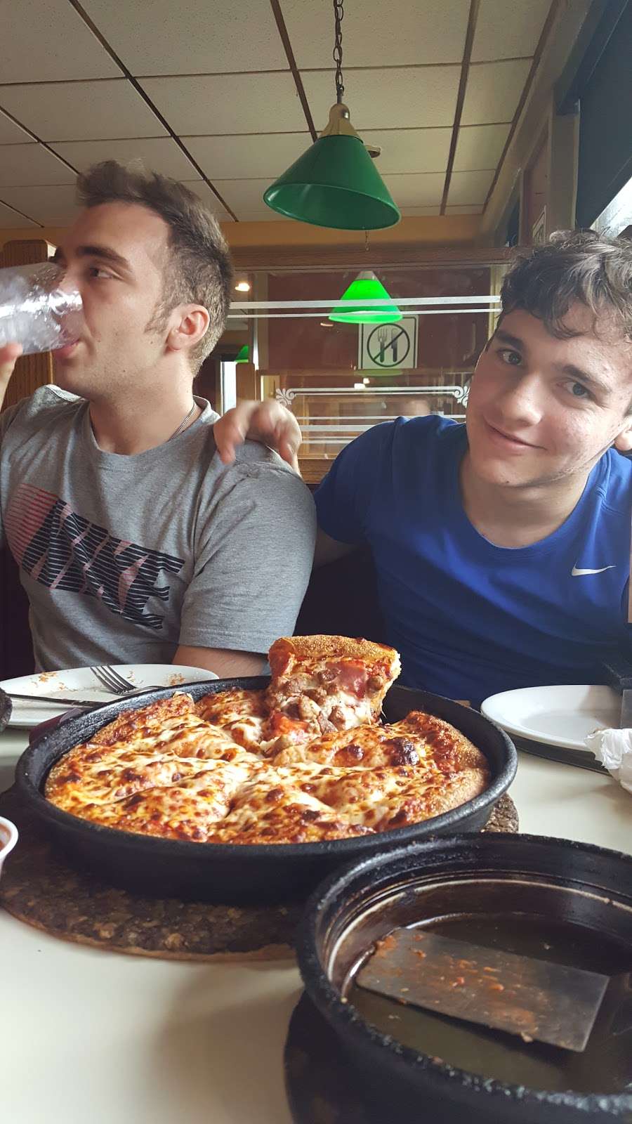 Pizza Hut | 1396 Dual 40 Hwy, Hagerstown, MD 21740, USA | Phone: (301) 739-2100