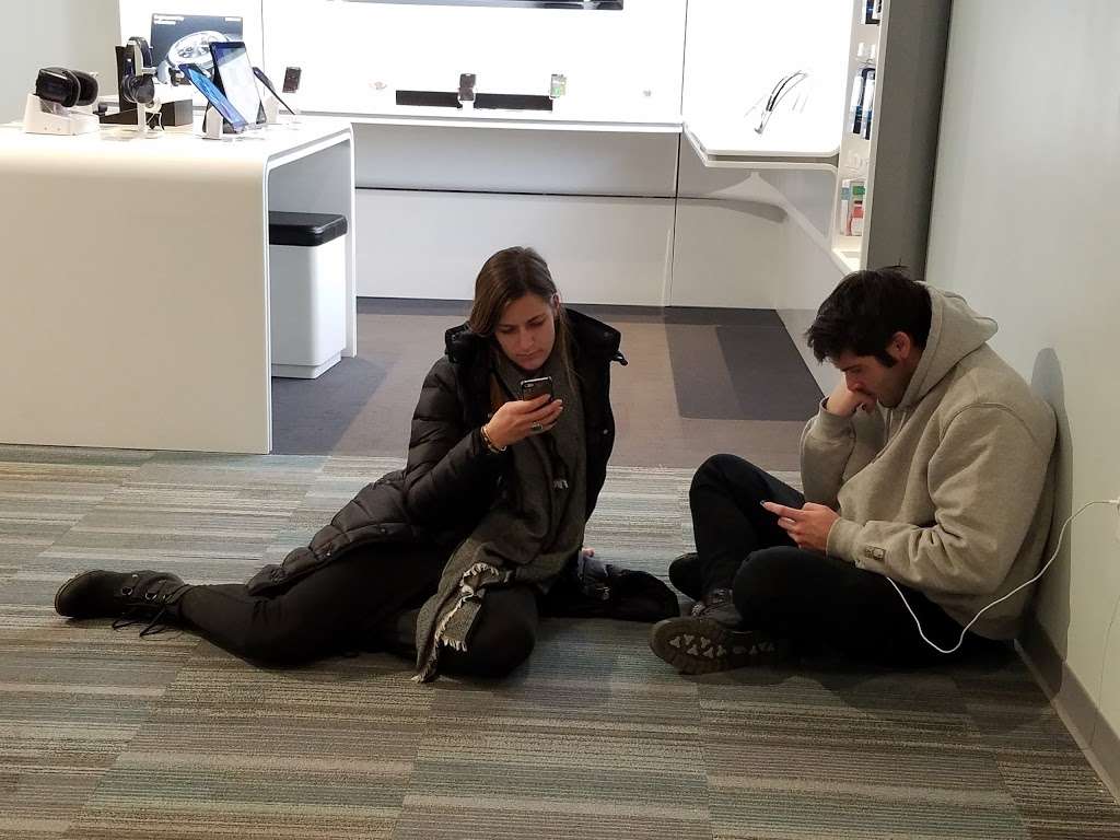 U.S. Cellular | 16720 W Bluemound Rd, Brookfield, WI 53005, USA | Phone: (262) 641-5000