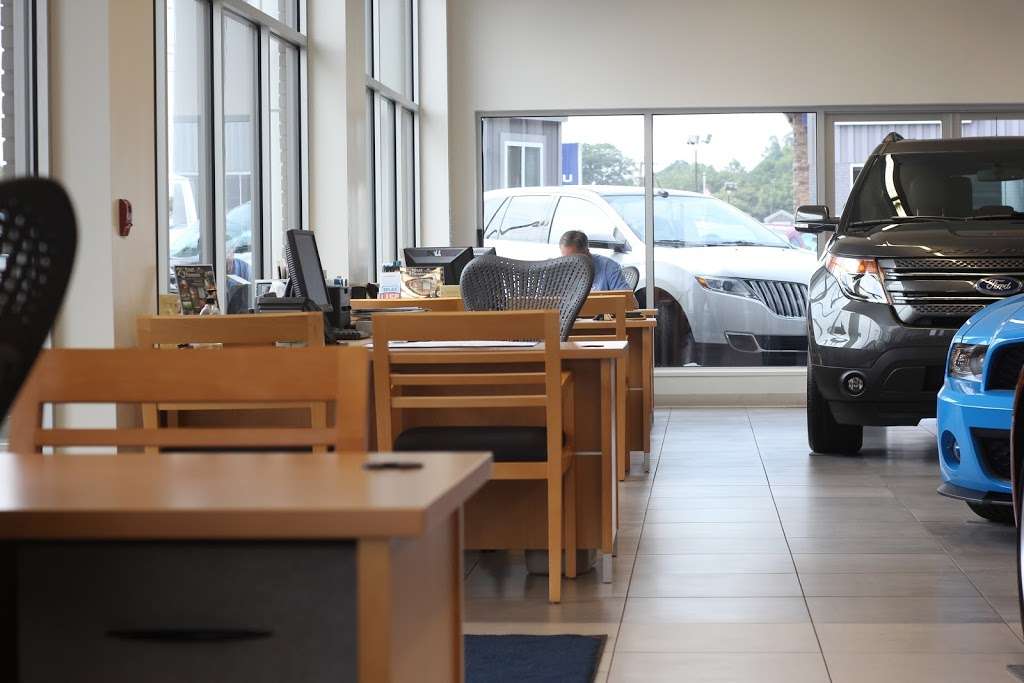 Colonial Ford | 120 Federal Rd #126, Danbury, CT 06811, USA | Phone: (203) 748-3503