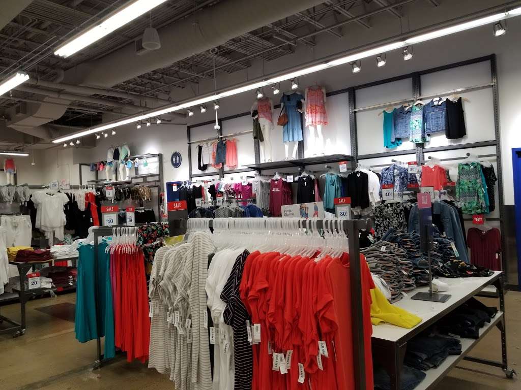 Old Navy | 3333 W Touhy Ave, Lincolnwood, IL 60712, USA | Phone: (847) 677-1793