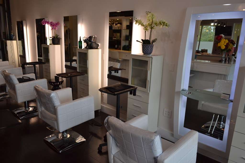 TiPSY Salon & Bar - Wellington | 10120 Forest Hill Blvd Suite #100, Wellington, FL 33414, USA | Phone: (561) 791-5603