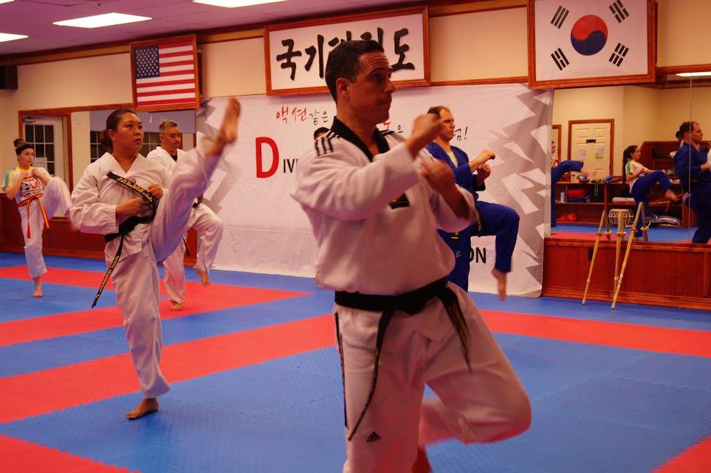 World Champion Taekwondo | 28 CT-39, New Fairfield, CT 06812, USA | Phone: (203) 746-5422