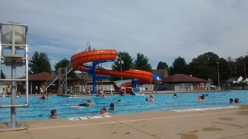 Alvin D. Brown Memorial Swimming Pool | 591 E Water St, Pendleton, IN 46064, USA | Phone: (765) 778-4411