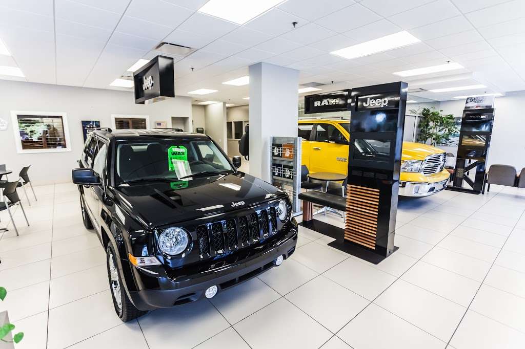 Gladstone Dodge Chrysler Jeep & Ram | 5610 N Oak Trafficway, Gladstone, MO 64118, USA | Phone: (816) 455-3500