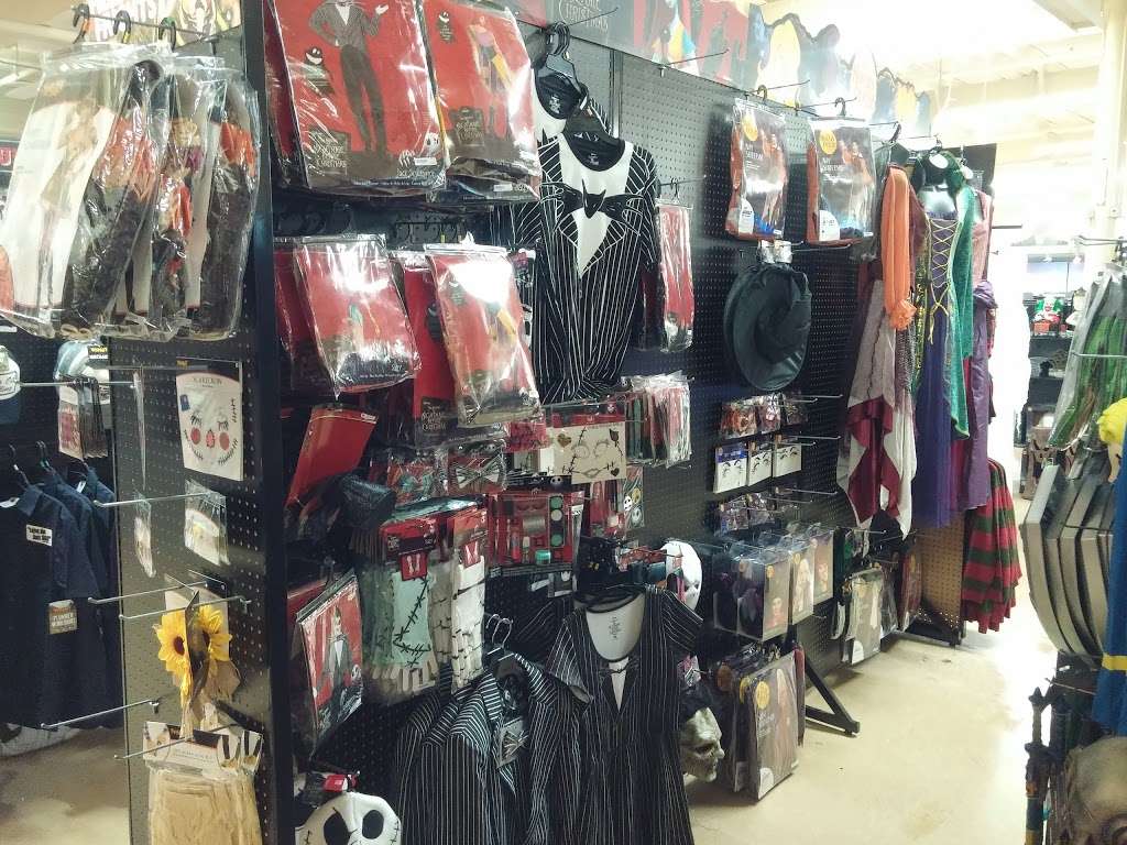 Spirit Halloween | 461 College Square, Newark, DE 19711, USA | Phone: (866) 586-0155