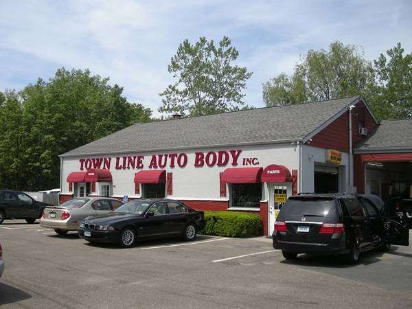 Town Line Body Shop | 781 Main St, Monroe, CT 06468, USA | Phone: (203) 268-5307