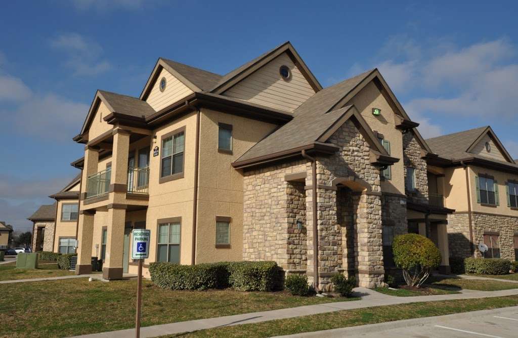 Champion Townhomes on the Green | 11201 Veterans Memorial Pkwy, Houston, TX 77067 | Phone: (281) 595-1452