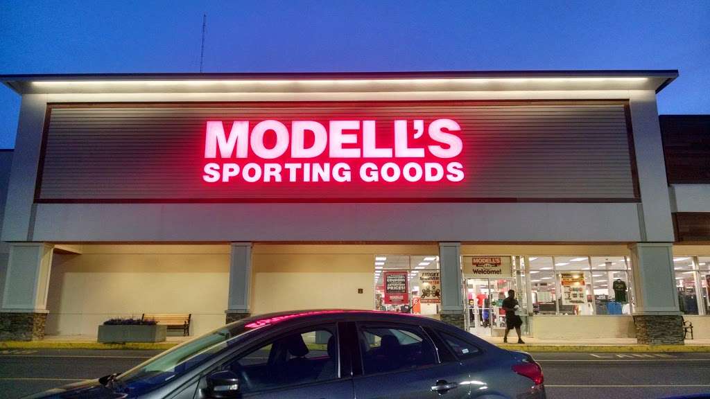 Modells Sporting Goods | 640 Fellsway, Medford, MA 02155, USA | Phone: (781) 395-0100