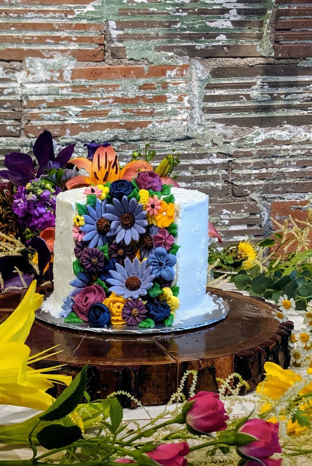 Underground Cupcakes & Café | 3631 State Rd 46, Bloomington, IN 47404, USA | Phone: (812) 935-5253