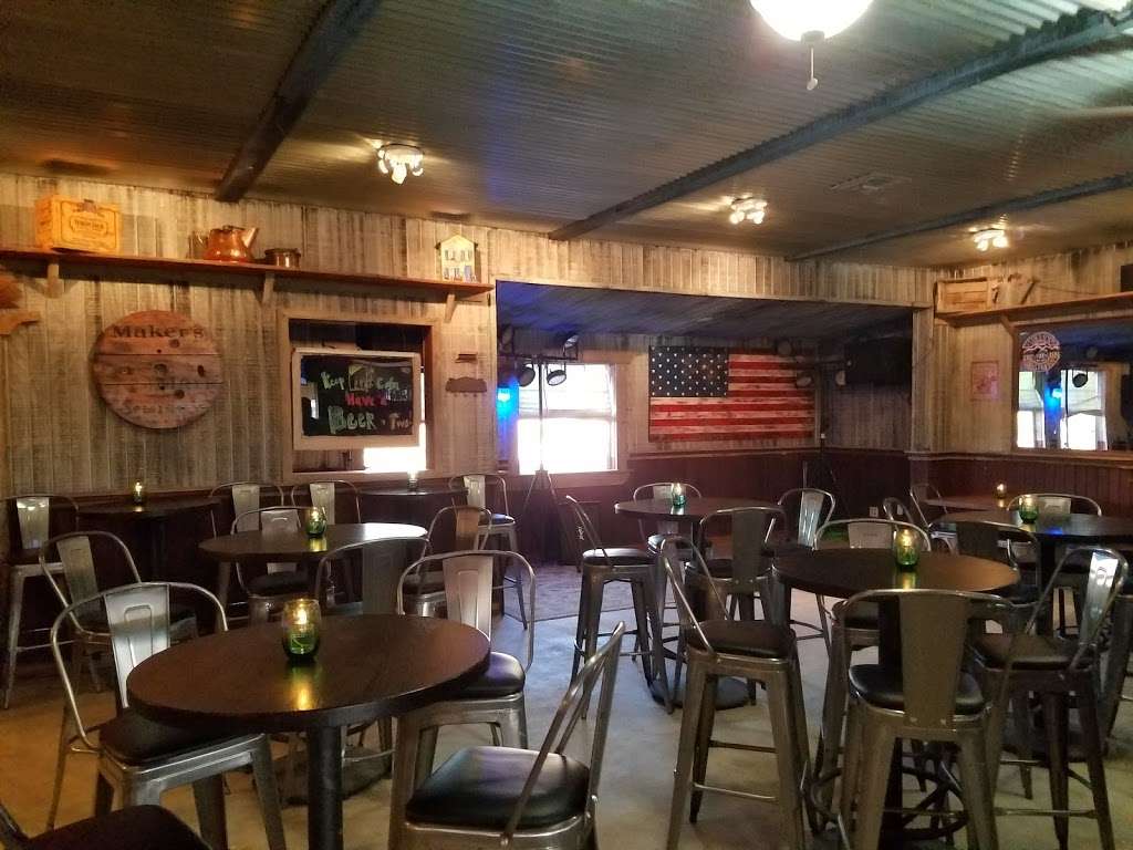 Hilltop Tavern and Inn | 9544 Kiowa Rd, Apple Valley, CA 92308, USA | Phone: (760) 247-7727