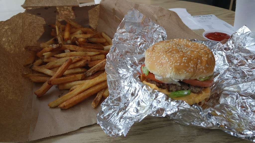 Five Guys | 6000 Northwest Hwy, Crystal Lake, IL 60014, USA | Phone: (815) 479-0430