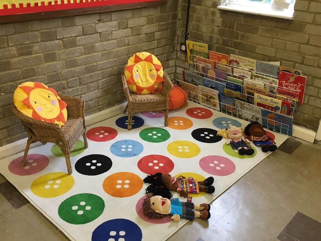 Little Oaks Montessori Nursery | St James Hall, Pear Tree Walk, Cheshunt EN7 6RG, UK | Phone: 01992 643334