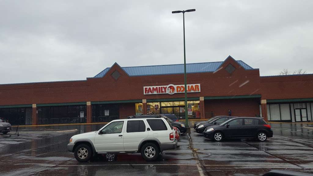 Family Dollar | 275 Muddy Branch Rd, Gaithersburg, MD 20878, USA | Phone: (301) 519-6980