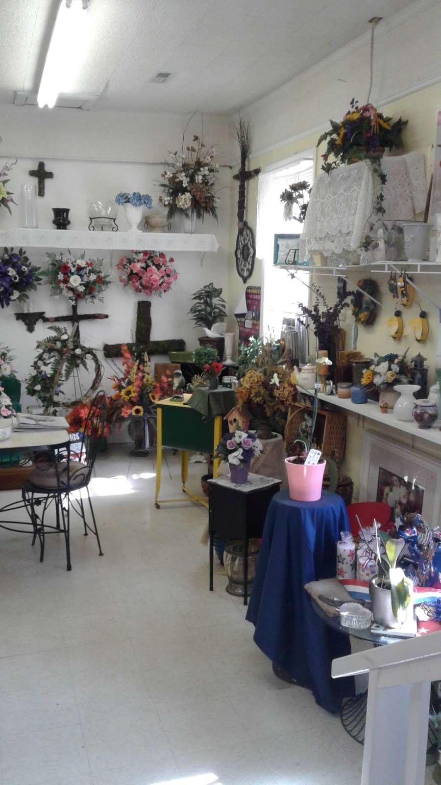 Faiths Flowers and More LLC | 200 N Main St, Faith, NC 28041, USA | Phone: (704) 279-0123