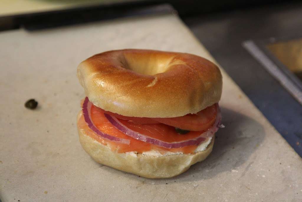 Hot Bagels Abroad | 150 Valley Rd A, Montclair, NJ 07042, USA | Phone: (973) 655-0400