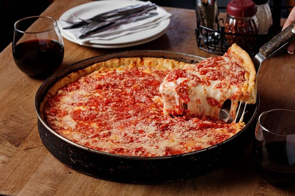 Lou Malnatis Pizzeria - Carry Out | 7125 W Gunnison St, Harwood Heights, IL 60706, USA | Phone: (708) 667-3500