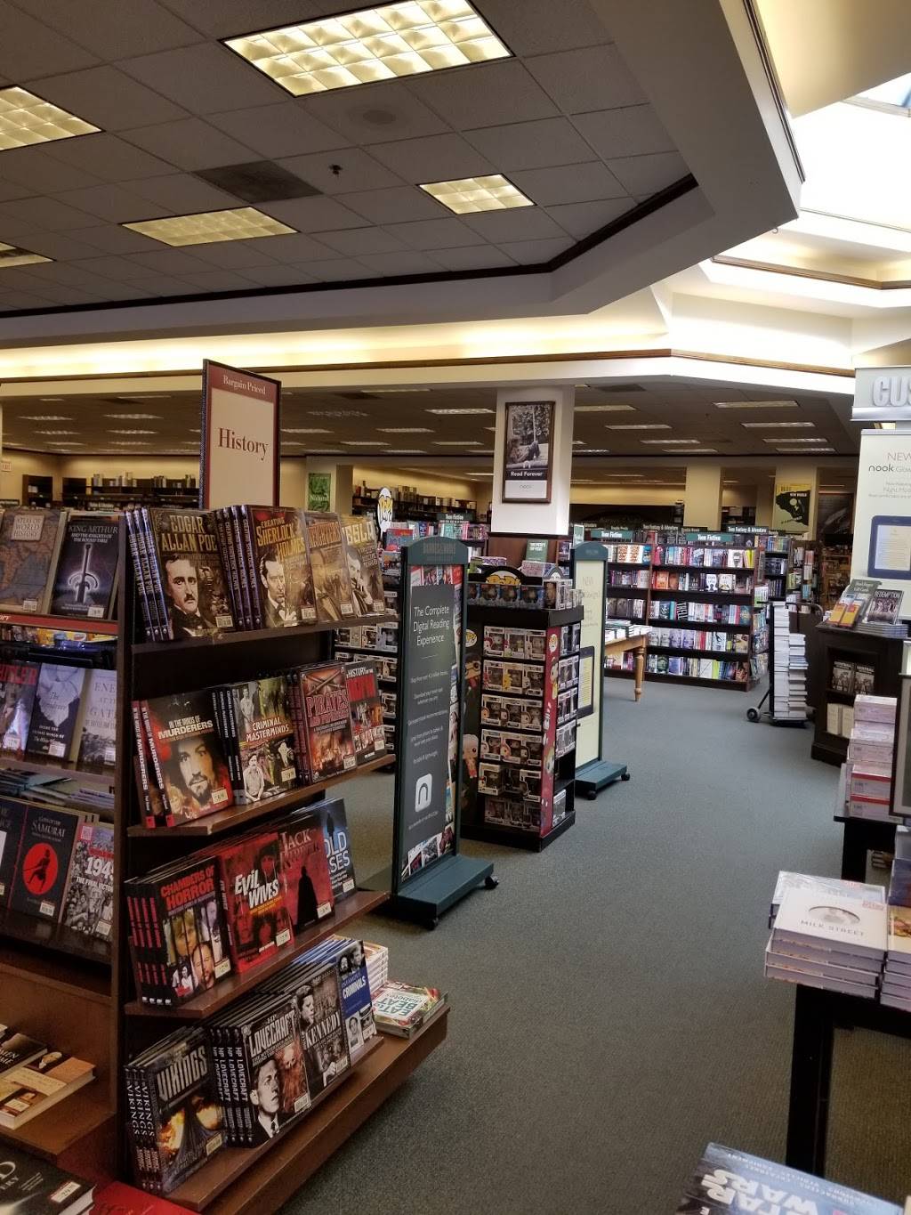 Barnes & Noble | 5400 New Hope Commons Dr, Durham, NC 27707, USA | Phone: (919) 489-3012