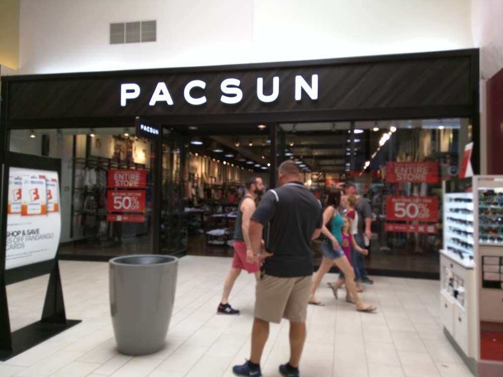 PacSun Outlet | 3000 Grapevine Mills Pkwy, Grapevine, TX 76051, USA | Phone: (972) 539-5203