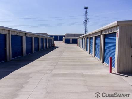 CubeSmart Self Storage | 3031 Equestrian Ln, Grand Prairie, TX 75052, USA | Phone: (469) 251-5395