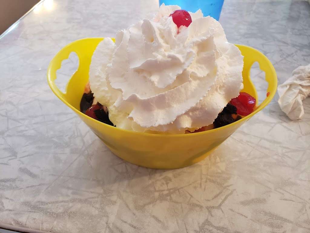 GiGis Ice Cream Bar | 2 S 2nd St, Bainbridge, PA 17502, USA | Phone: (717) 314-9540
