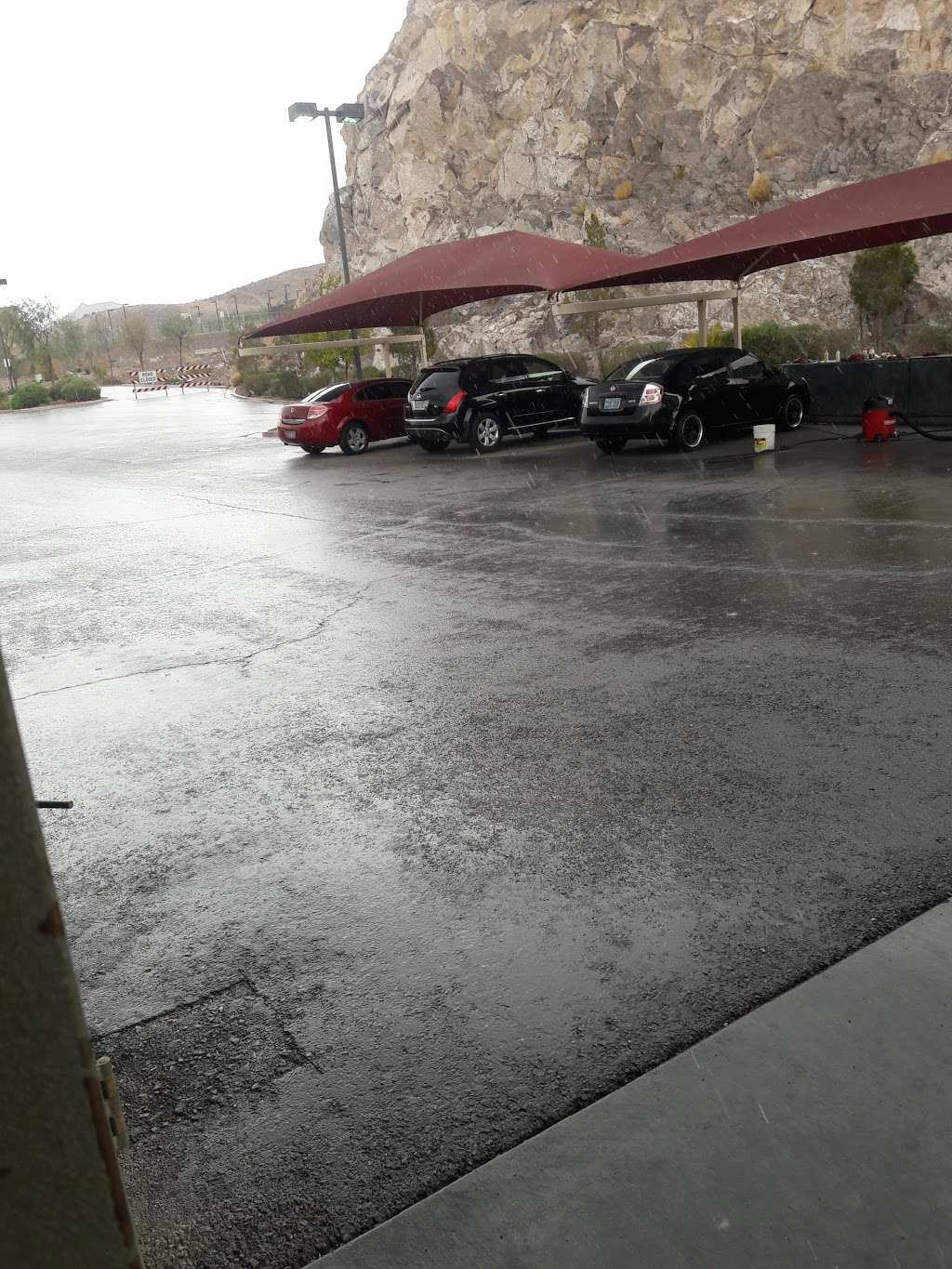 Horizon Village Square Car Wash | 51 W Horizon Ridge Pkwy, Henderson, NV 89012, USA | Phone: (702) 565-6363