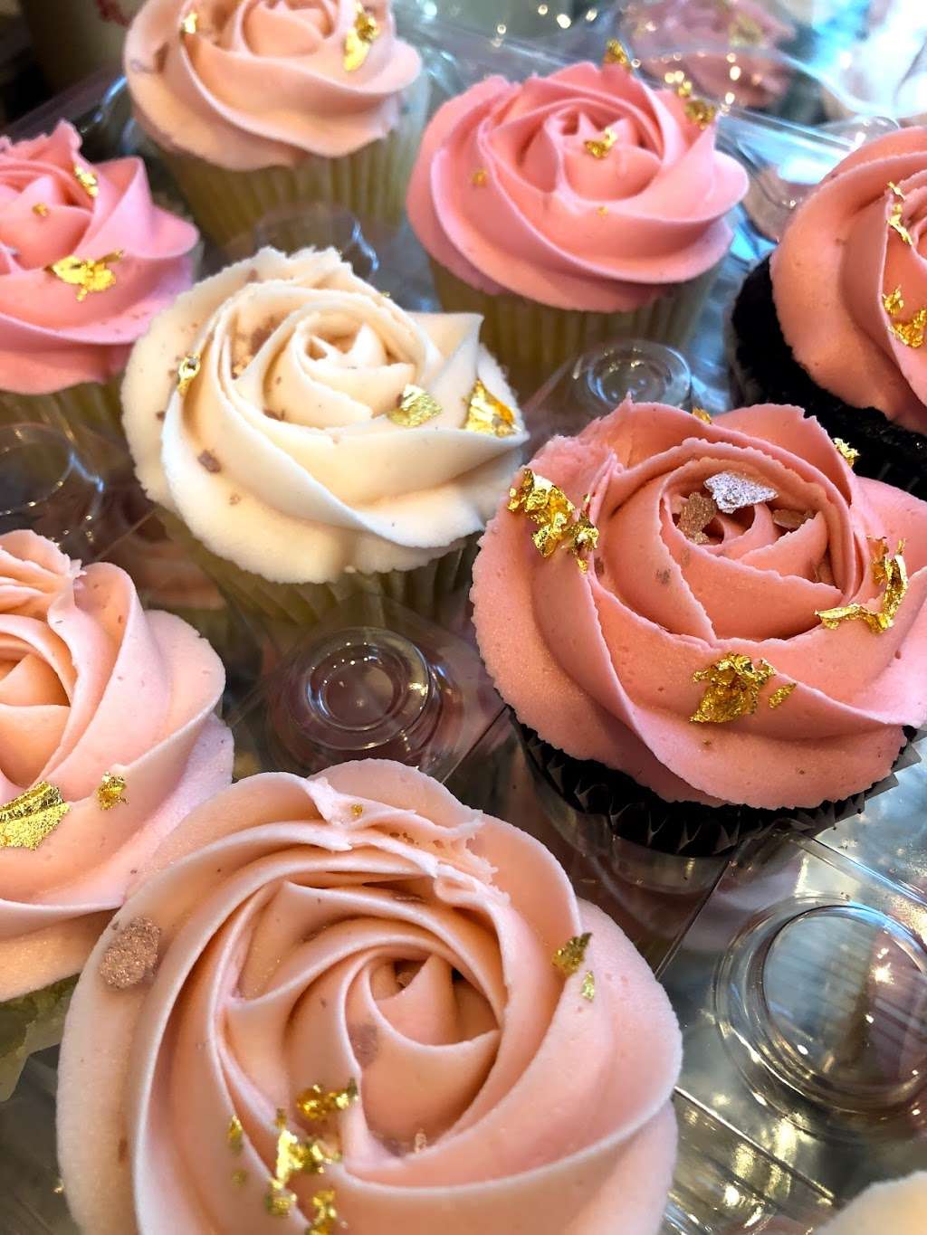 FloraDonna’s Cakery | 706 W Lancaster Blvd #103, Lancaster, CA 93534, USA | Phone: (661) 510-0480