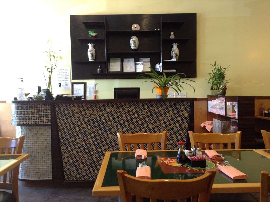 Happy China Cafe | 135, 4001 S Sam Houston Pkwy E, Houston, TX 77047, USA | Phone: (713) 733-2700