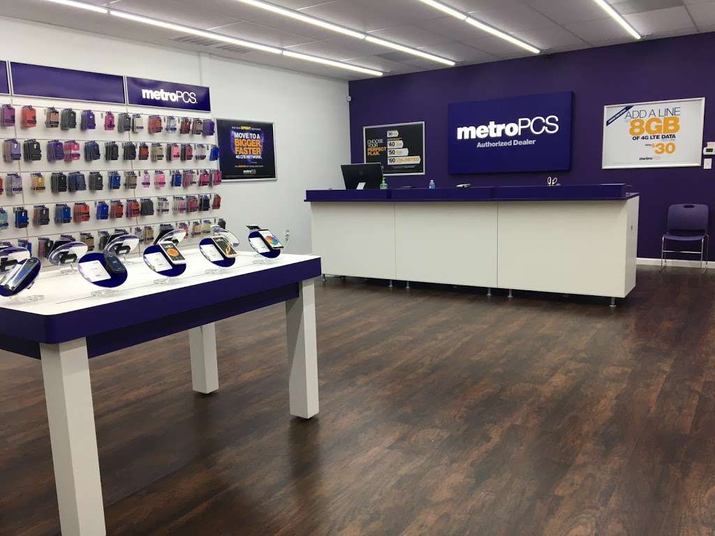 Metro by T-Mobile | 9204 Schaefer Rd Suite 101, Converse, TX 78109, USA | Phone: (210) 920-5904