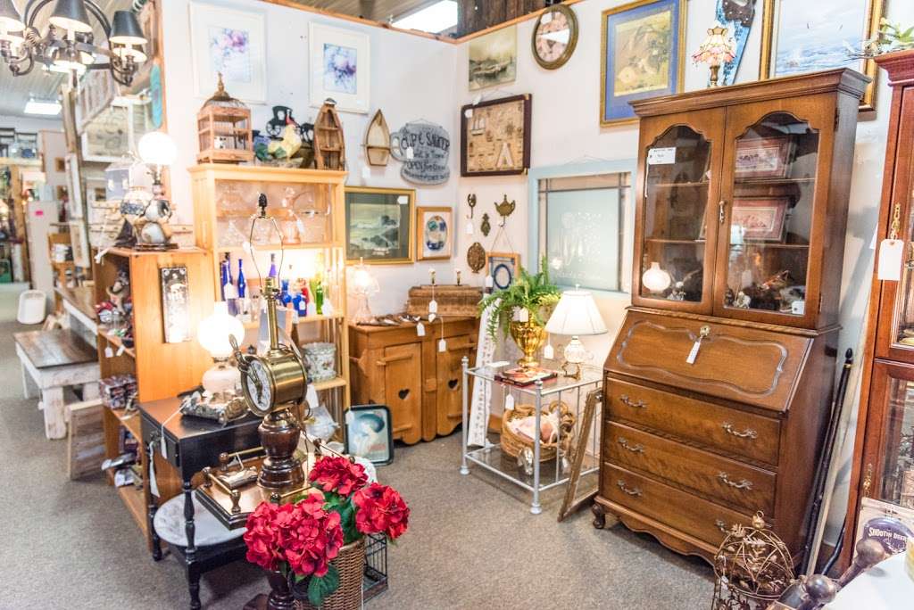 Great Lakes Antiques Boutique | 41055 N. IL Rte. 83, Antioch, IL 60002 | Phone: (847) 838-0437