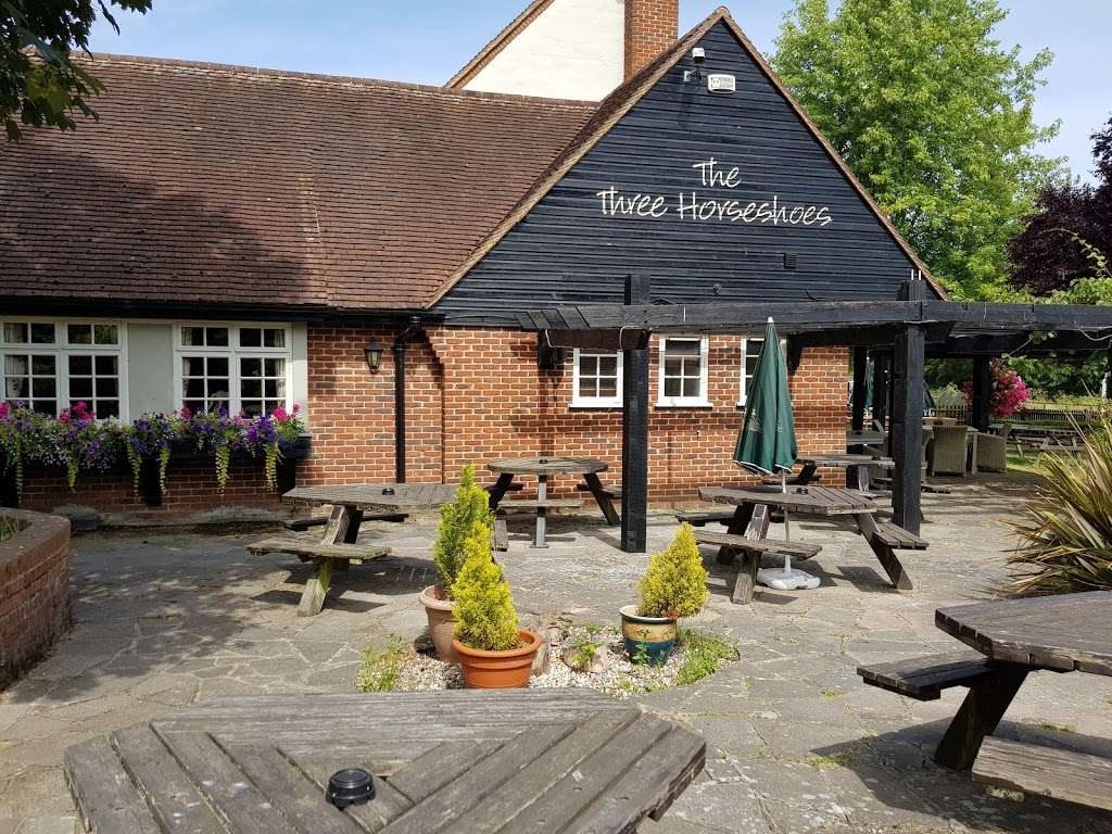 Three Horseshoes | Hooks Cross, A602, Watton at Stone, Datchworth, Hertford SG14 3RY, UK | Phone: 01920 830391