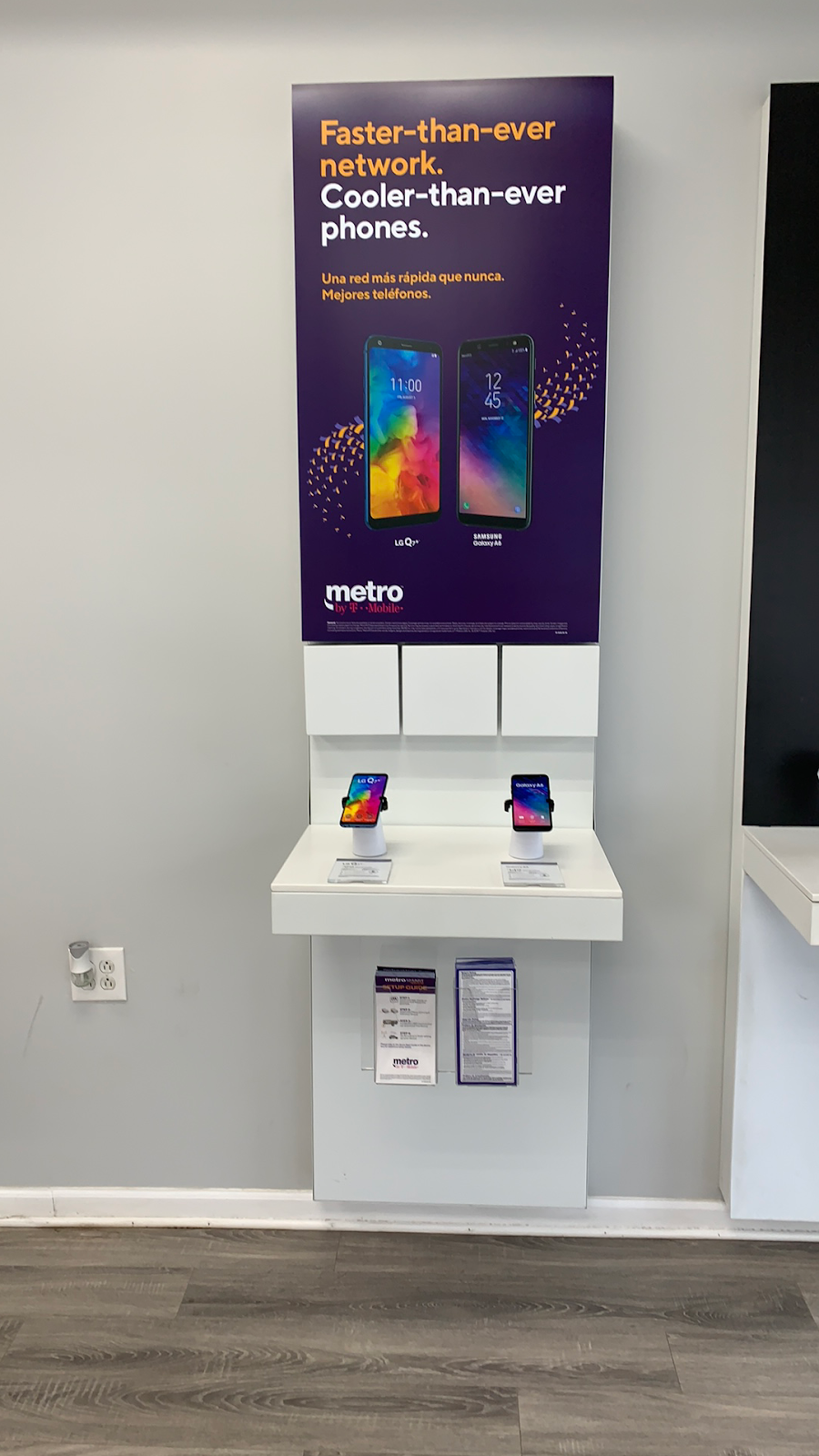 Metro by T-Mobile | 6901 S Halsted St, Chicago, IL 60621, USA | Phone: (888) 863-8768